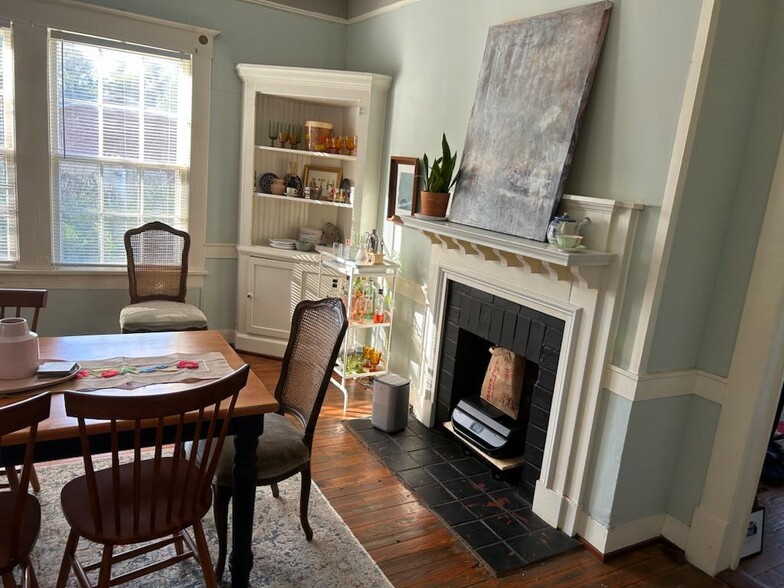 dining room right side - 955 Oglethorpe Ave