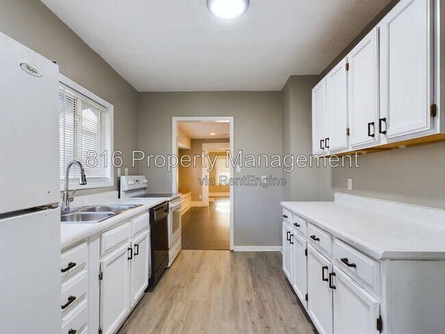 Building Photo - 5912 Paseo Blvd