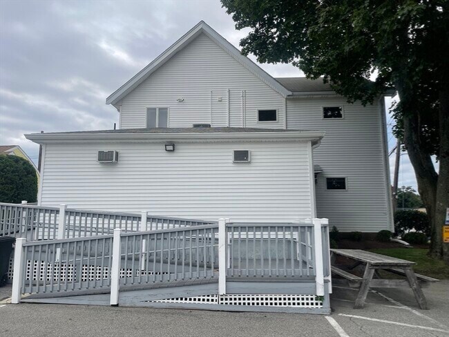 Building Photo - 228 Main St