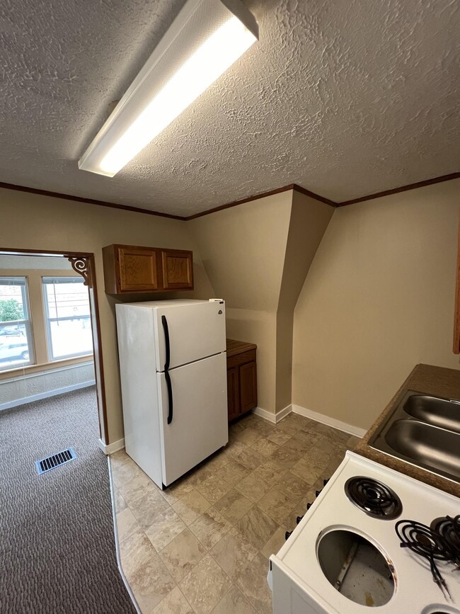 Building Photo - 917 Linden Grove Ave