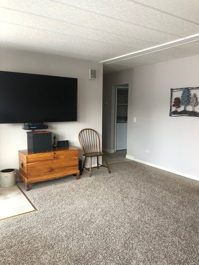 Building Photo - Large 3 Bedroom, 1 Bath Ranch Style Home in South Loveland, CO