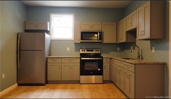 Building Photo - 33 Center St