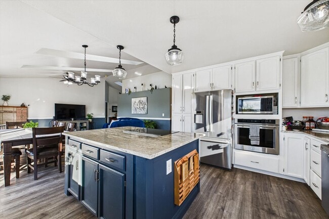 Building Photo - Custom Home on Property just outside of Eureka!