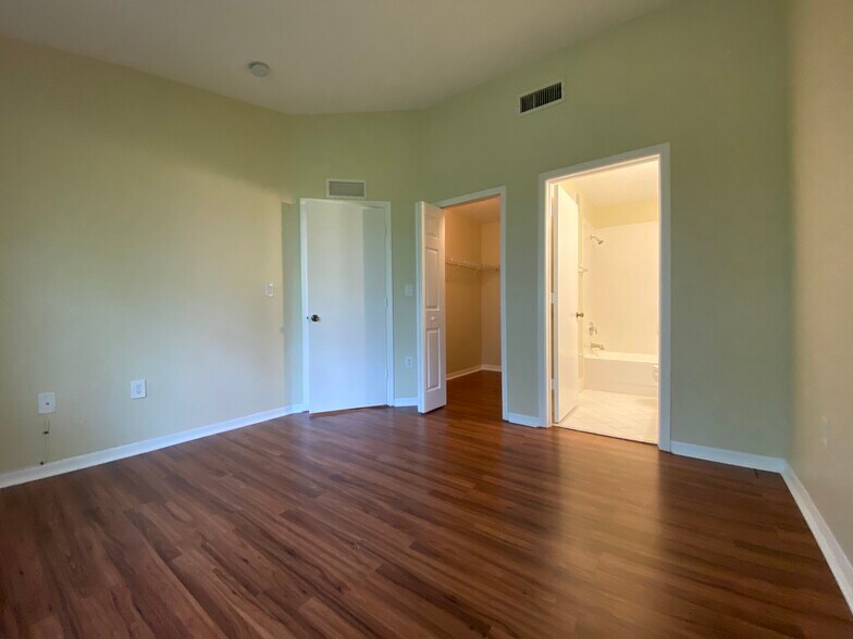 Building Photo - 1320 SE 31st Ct