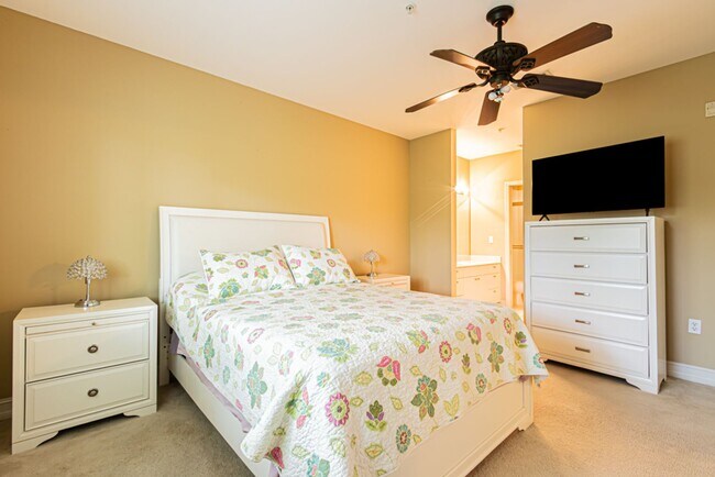 Building Photo - Peaceful Preserve-View Condo in Gated Blue Heron