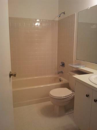 Building Photo - 12 Quince Ct