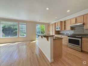 Building Photo - 1575 NE Iris St