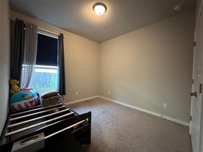 Building Photo - 441 Saturnia Dr