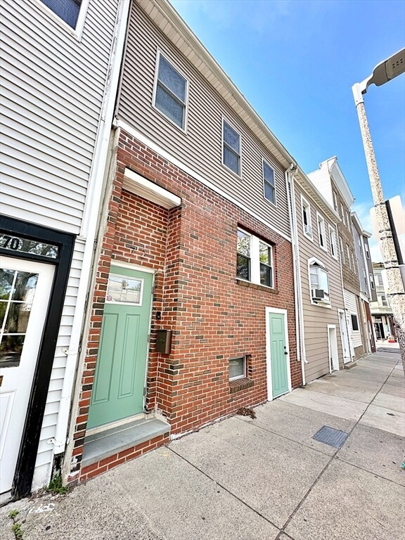 Building Photo - 72 Cottage St