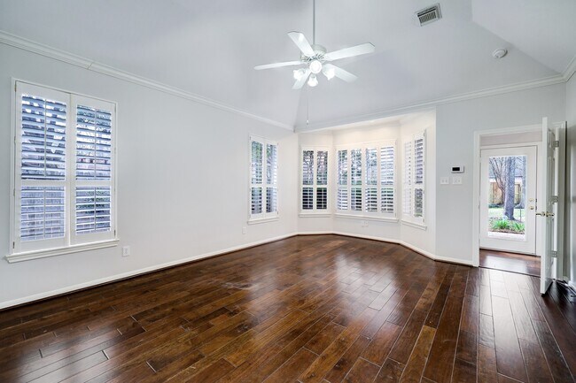 Building Photo - 14 Greenside Pl