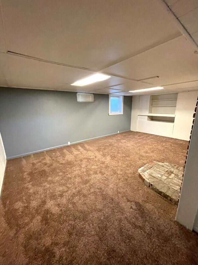 Building Photo - Spacious 2+ Bedroom Duplex Unit in Richlan...