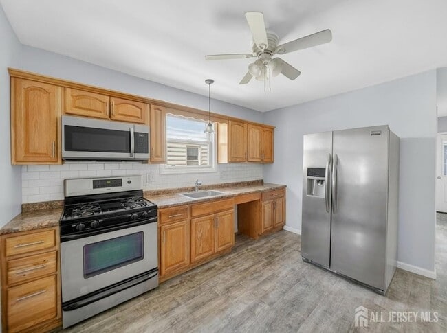 Building Photo - 125 Lowell St