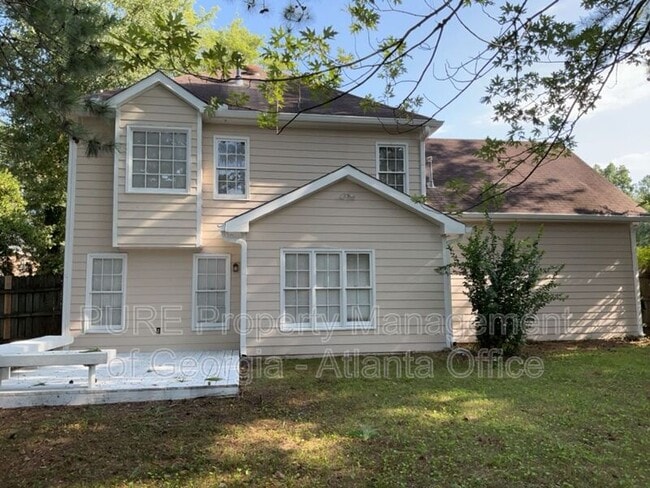 Building Photo - 743 Helga Dr NE