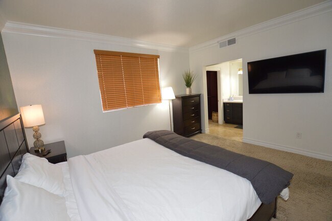 Building Photo - Newly Remodeled & Furnished Luxury Condo Rental near the Las Vegas Strip!
