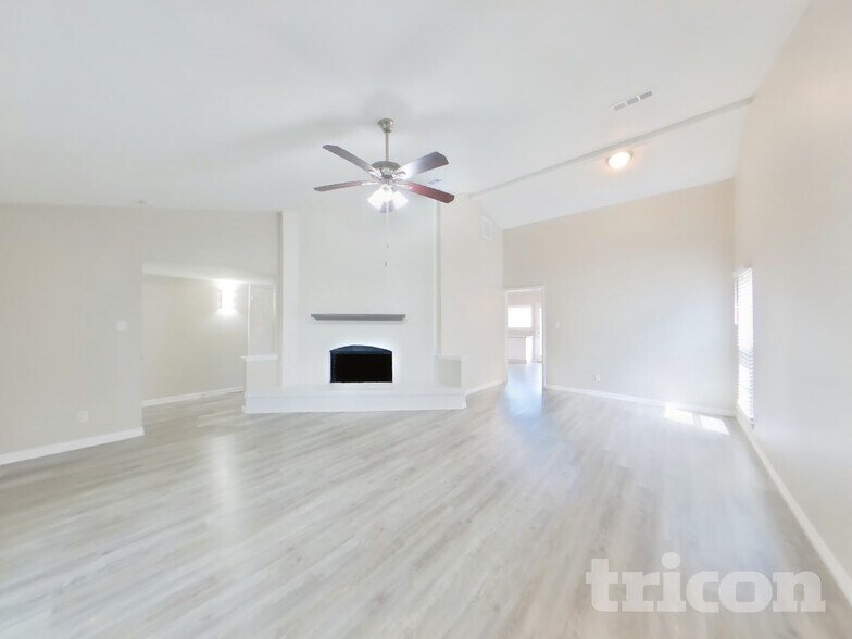 Building Photo - 496 Justice Dr