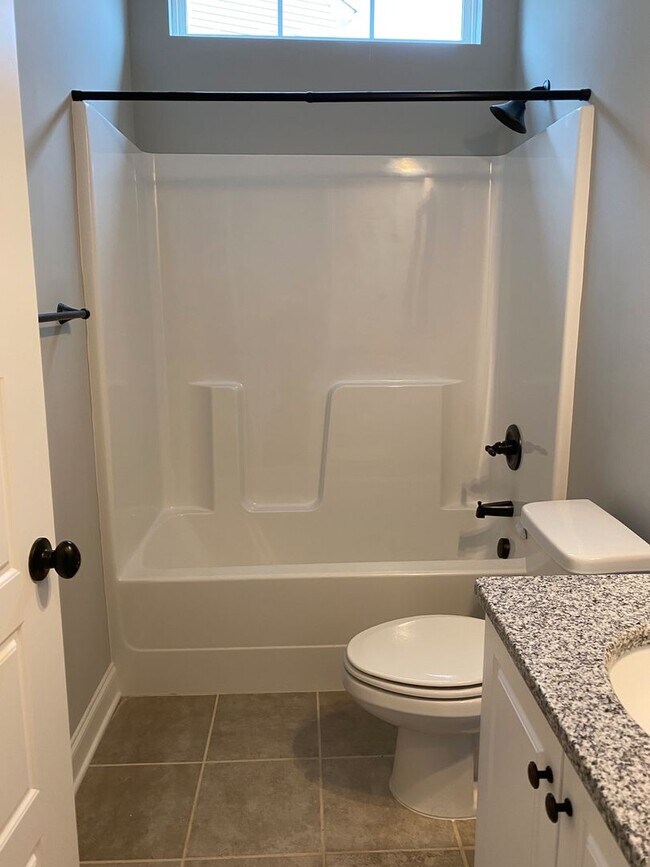 Building Photo - Spacious 5-Bedroom Home with Open Foyer - Move-In Ready! **Close to Fort Gordon, Hospitals, and I...