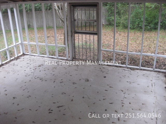 Building Photo - 1505 Deerwood Dr E