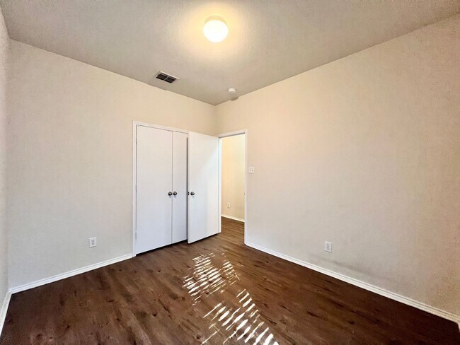 Building Photo - Cozy Home in Remington Point Neighborhood
