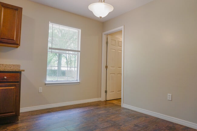 Building Photo - 6115 Willow Ln N