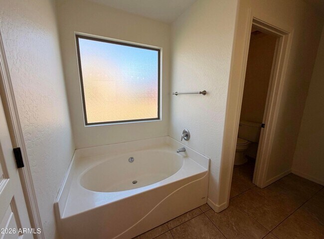 Building Photo - Charming 3 bed + bonus room, 2 bath home in the Ghost Ranch Communtity