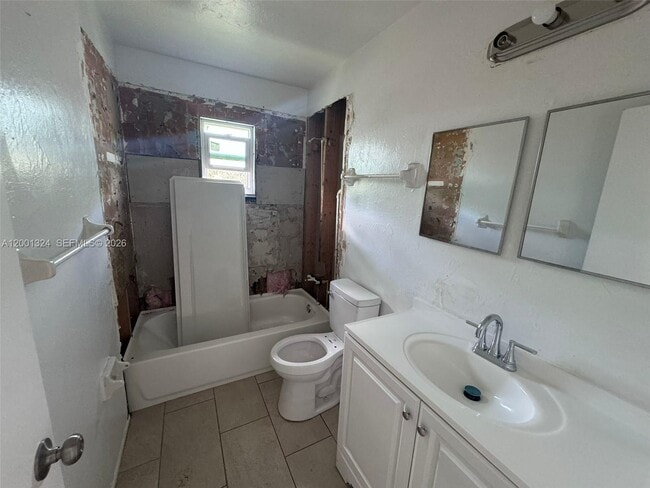 Building Photo - 5535 Tenth Ave