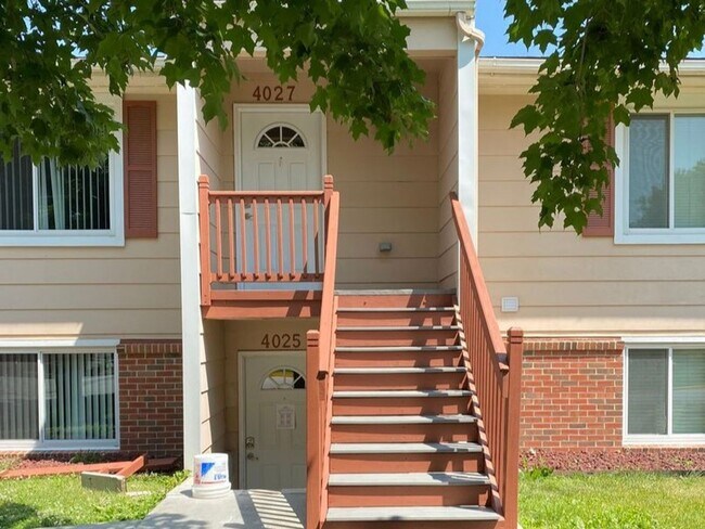 Building Photo - Aplin Duplex (4025/4027)