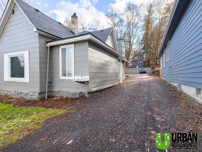 Building Photo - 370 E 8th Ave