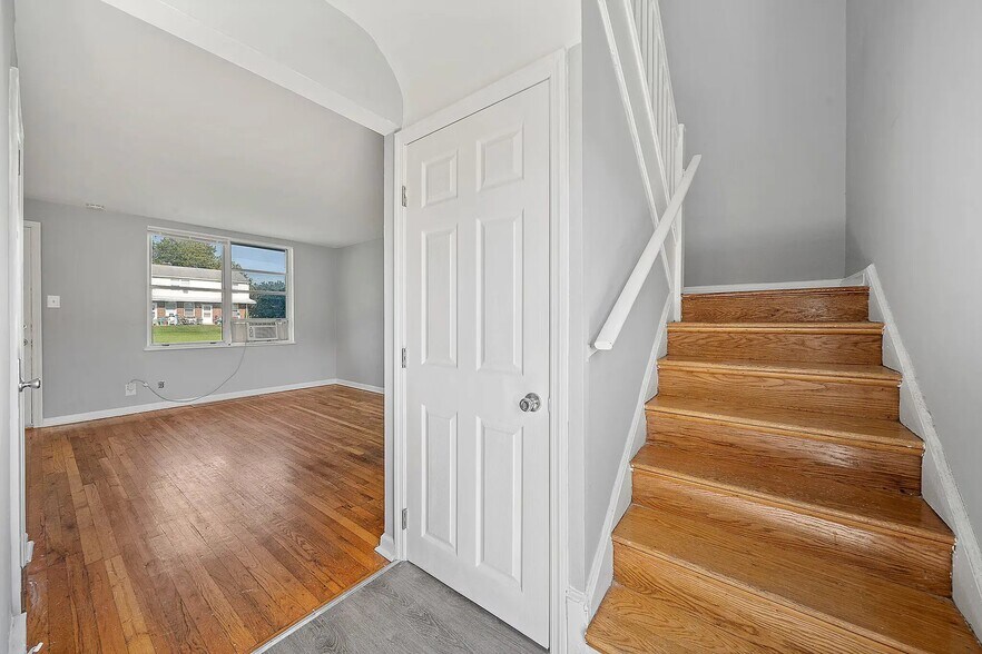 Building Photo - 114 Wayne Rd