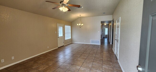 Building Photo - 3 Bedroom 2 bath Duplex South Killeen VIEWABLE SOON