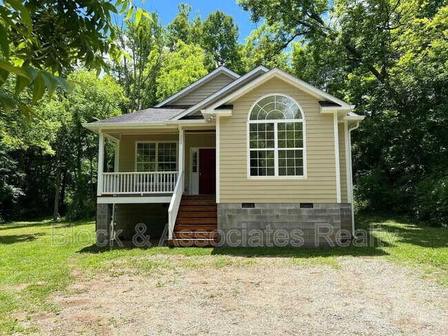 Primary Photo - 302 Edward Ct