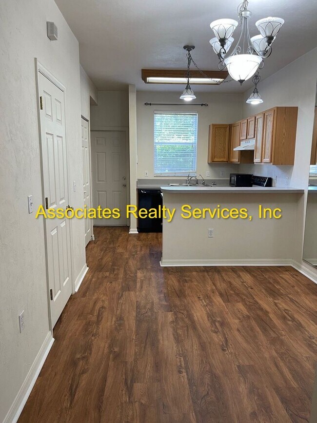 Building Photo - JUST REDUCED! Close to Campus!! 2Br/2.5Ba-...