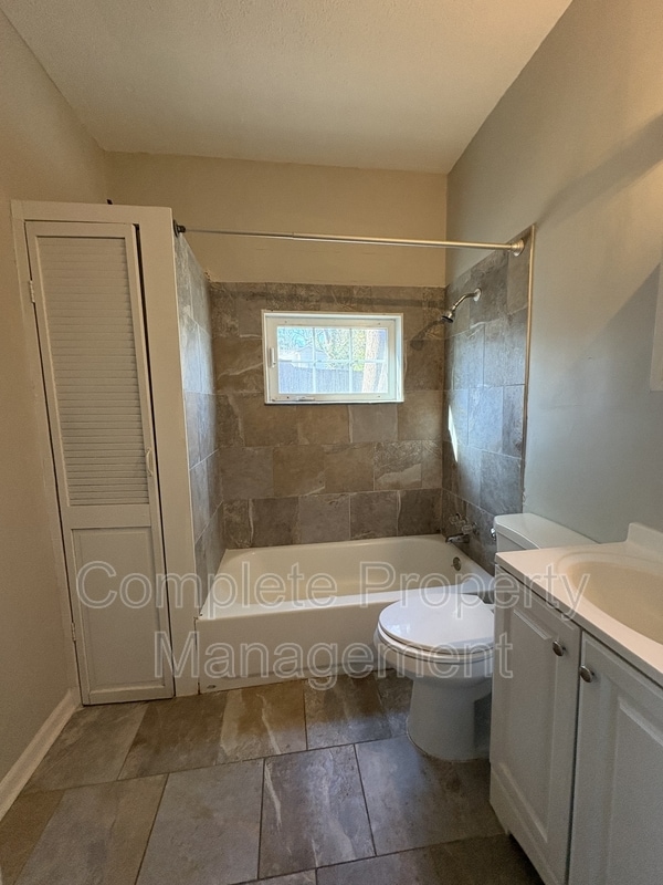 Building Photo - 768 80th Pl S