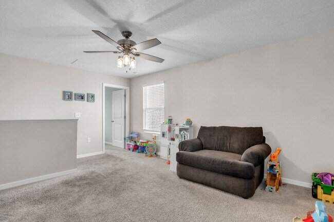 Building Photo - Spacious 5-Bedroom Home with Resort-Style ...