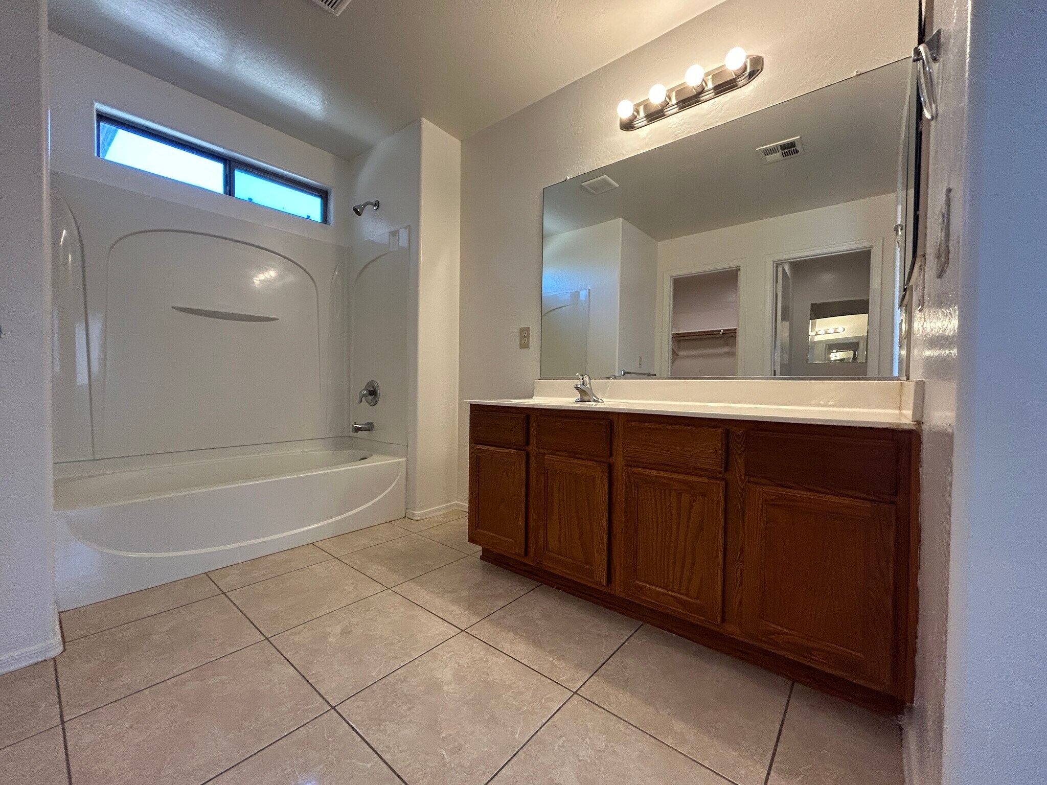 Building Photo - 7028 S 46th Dr