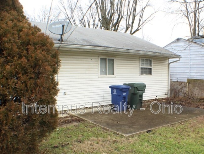 Building Photo - 967 Duxberry Ave