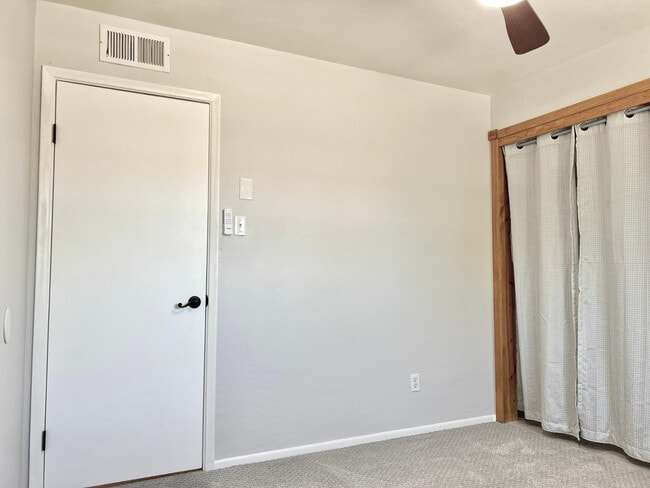 Building Photo - 6607 E Sheridan St