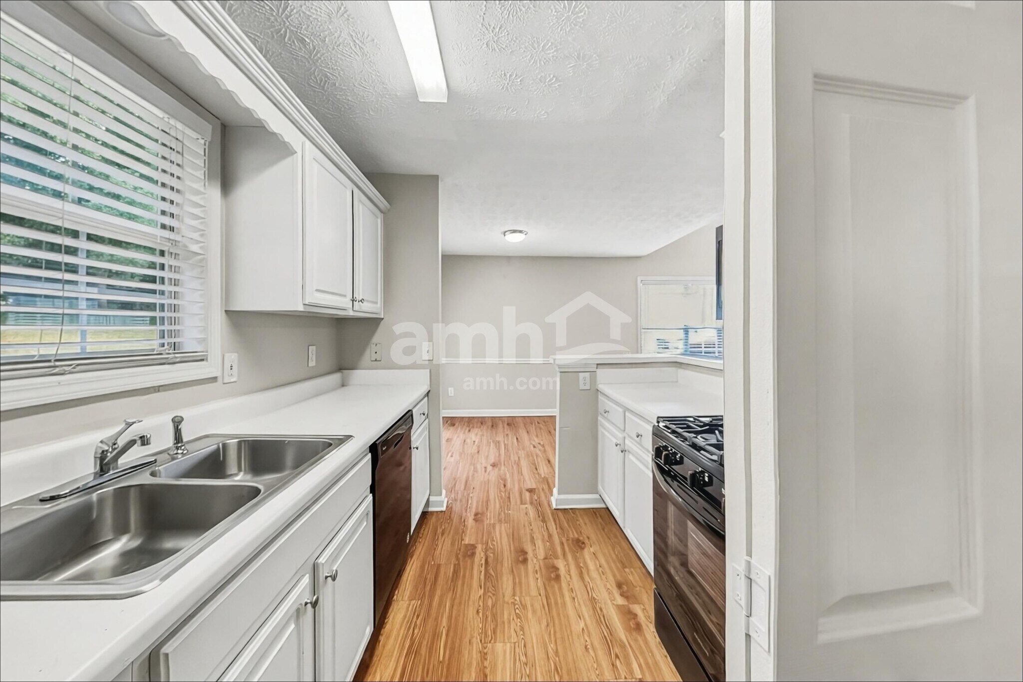 Building Photo - 105 Unity Cove