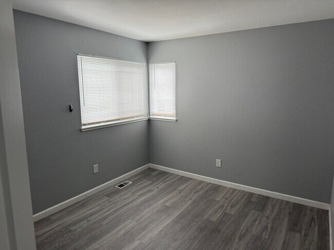 Building Photo - Remodeled 4-bedroom Oakley Rental Opportunity!