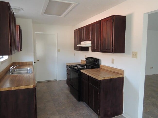 Building Photo - 8350 S Meadow Bird Cir