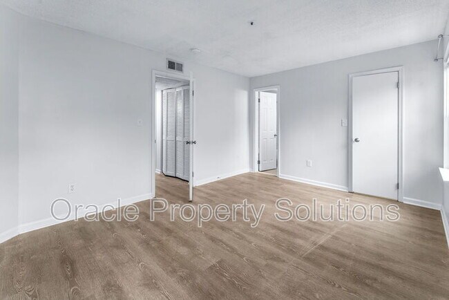 Building Photo - 14023 Vista Dr