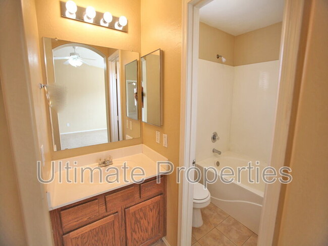 Building Photo - 2333 W Maldonado Dr
