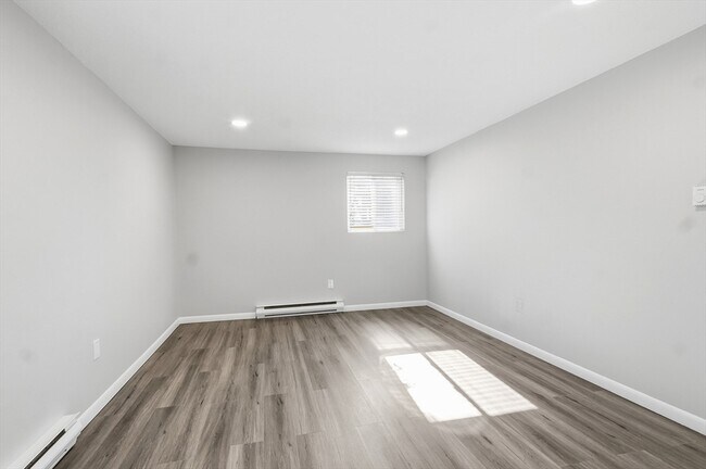 Building Photo - 18 Fountain Ln