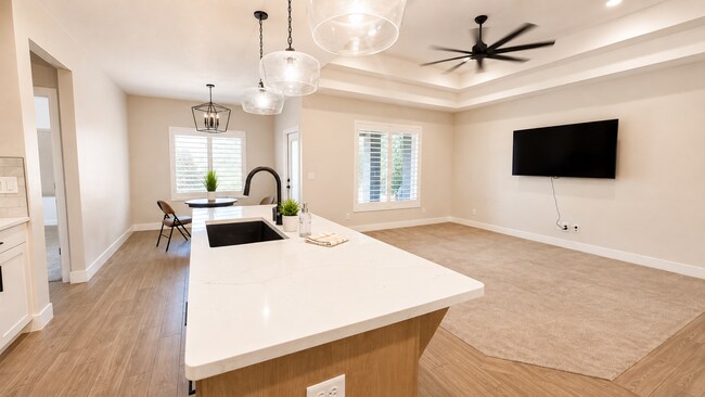 Building Photo - 436 S Desert Shelter Dr