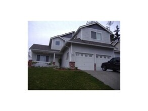 Building Photo - 4 Bedroom 2.5 Bath plus Bonus Room in East...