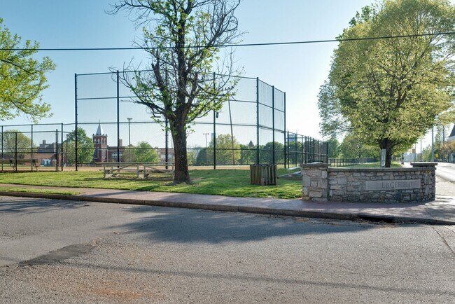 Building Photo - 800 Woodland St
