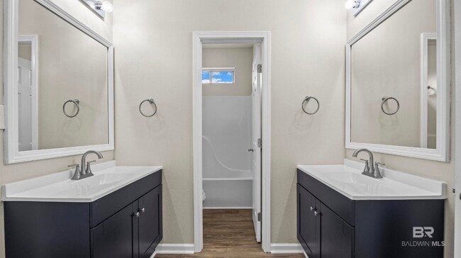 Building Photo - 525 W Rose Ave