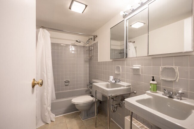 Building Photo - Lovely 1 BR/1 BA Condo in Wesley Heights!