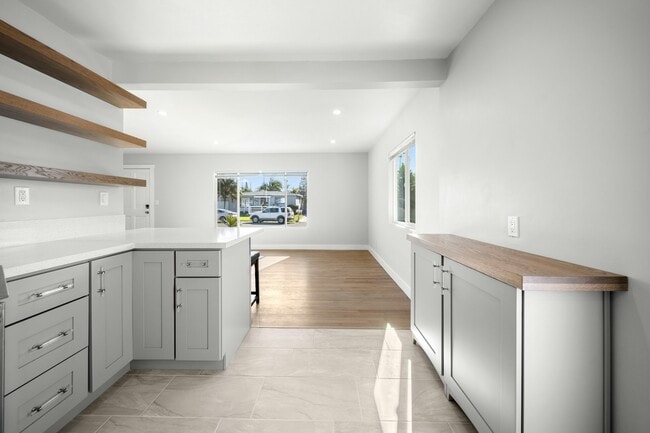 Building Photo - 602 Sunset Dr