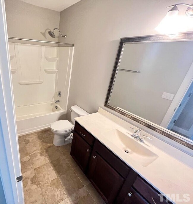 Building Photo - 4 Bedroom 3 Bath Townhome for Rent North S...