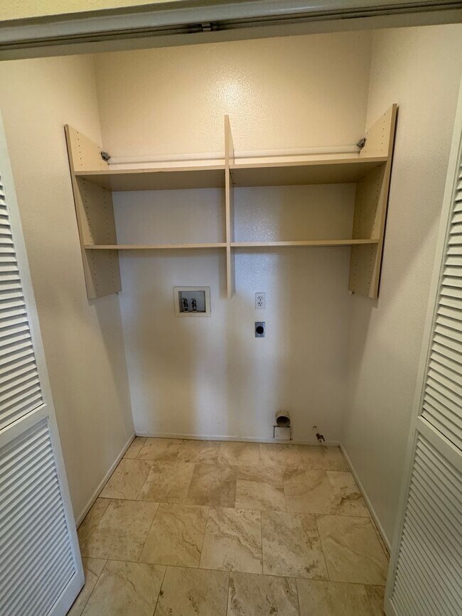 Building Photo - Beautiful 2 Bedroom/2 Bathroom + Bonus Room in Gated Community
